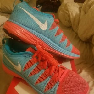 Women's 9.5 flyknit lunar